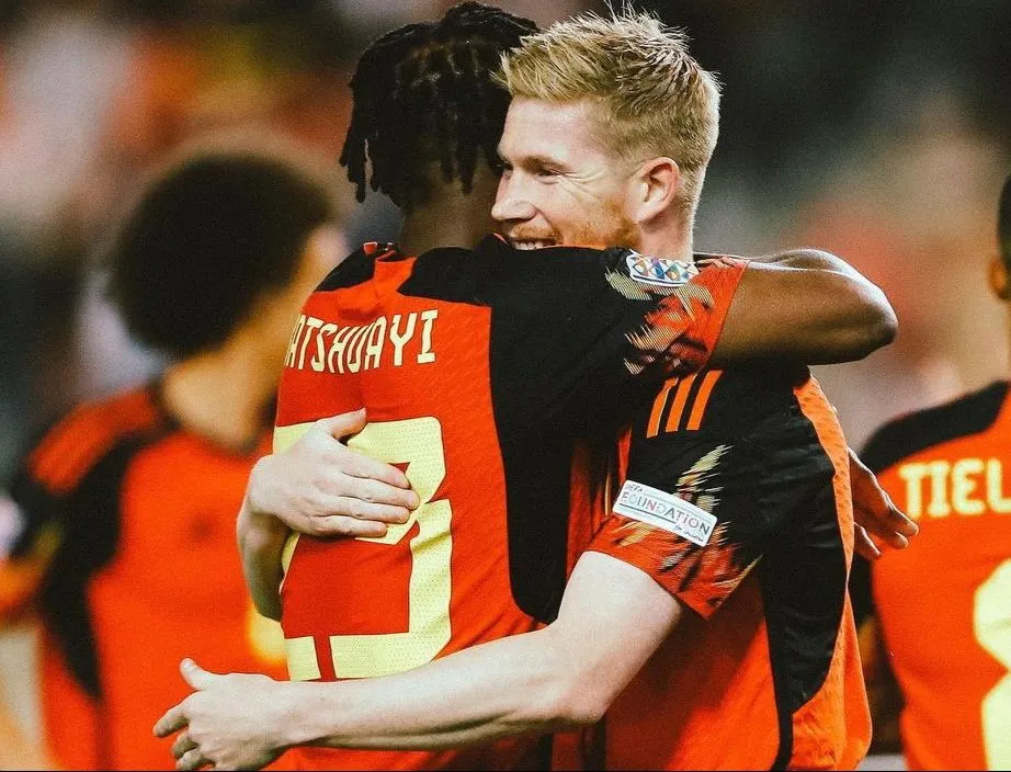 Kevin De Bruyne y Batshuayi en el partido de la Nations League