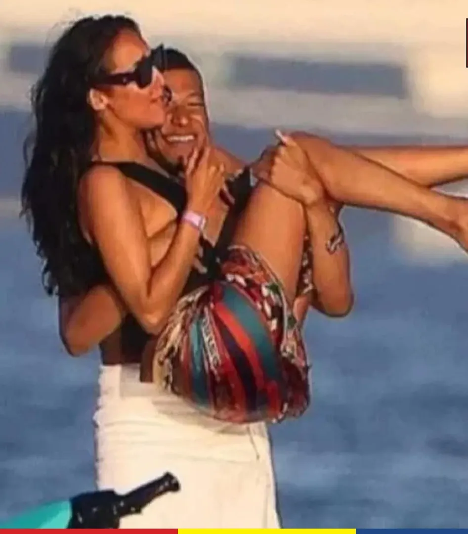 Mbappé y la modelo Inés Rau en un yate