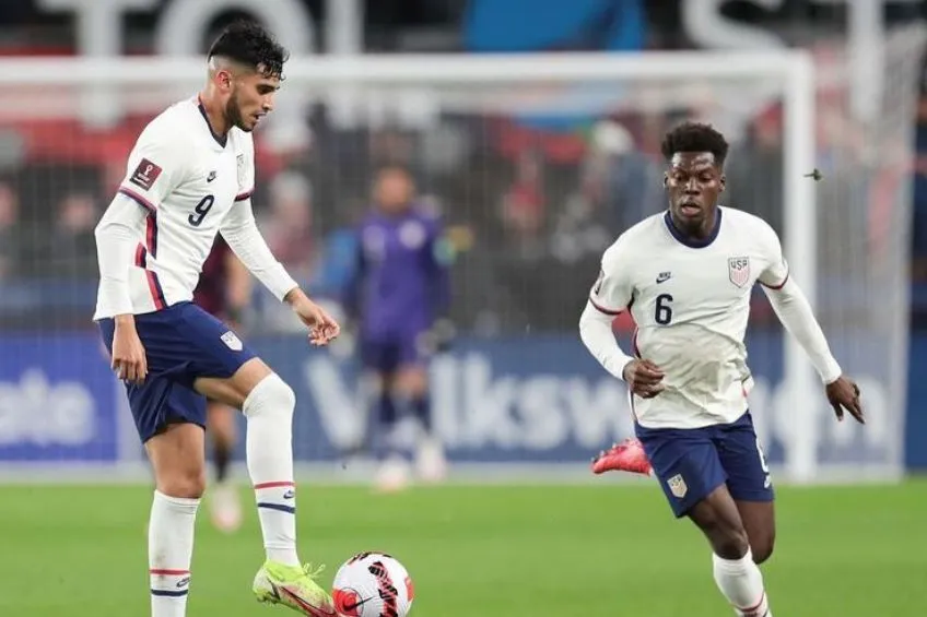 Ricardo Pepi durante un partido de Estados Unidos