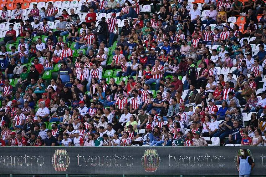 TWITTER: @ChivasFemenil Afición de Chivas en un partido