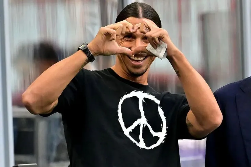 Zlatan posando para una foto