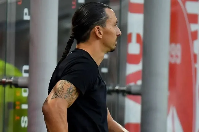 Zlatan presenciando un partido