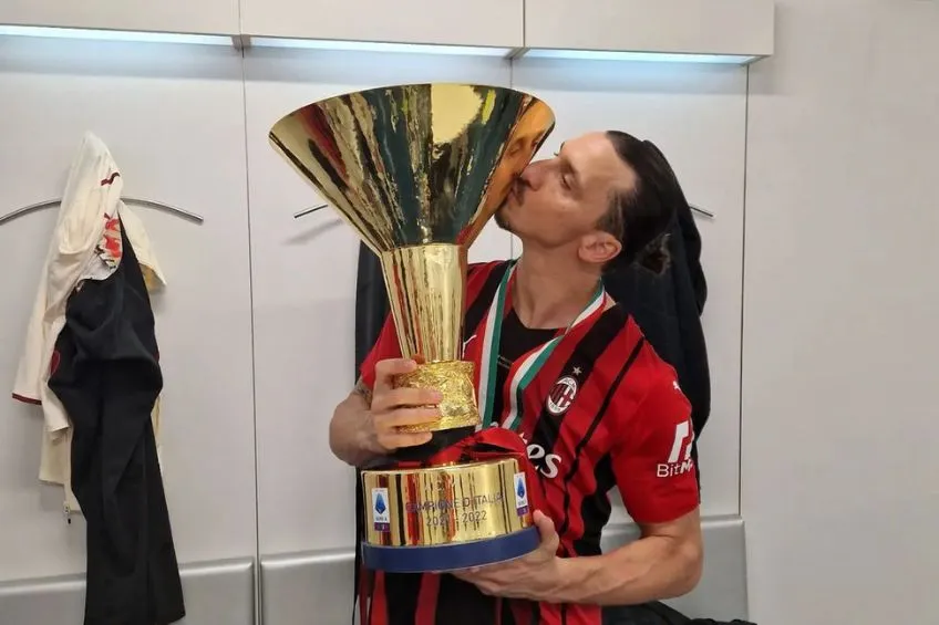 Zlatan festejando el título de la Serie A