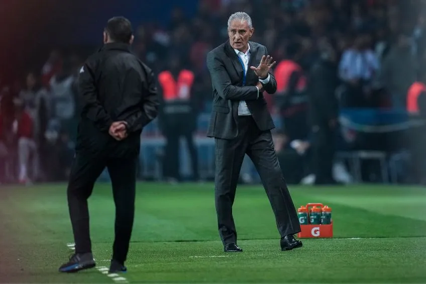 Tite dirigiendo a Brasil