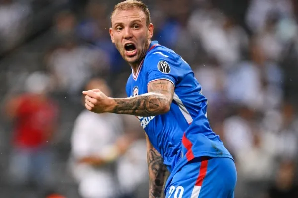 El celeste sabe que con goles y asistencias se ganará a la afición