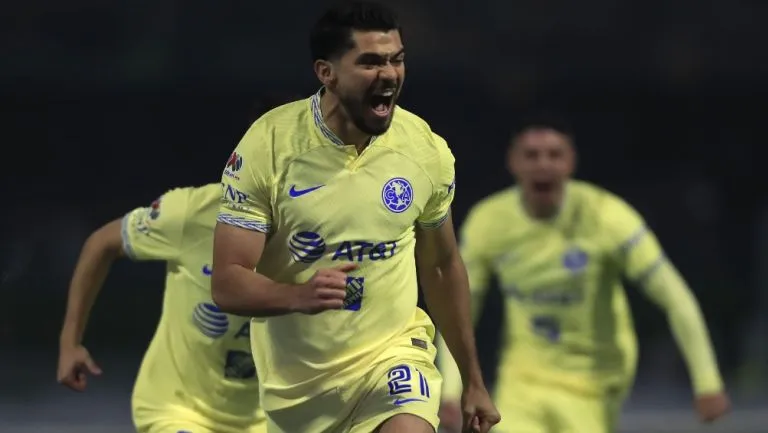 Henry Martín celebra con las Águilas