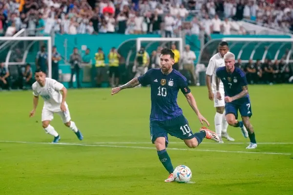 AP Messi con la Selección Argentina