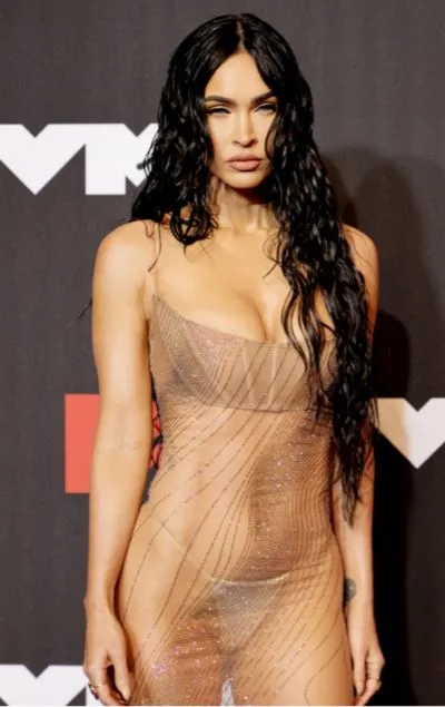 Megan Fox en una alfombra roja