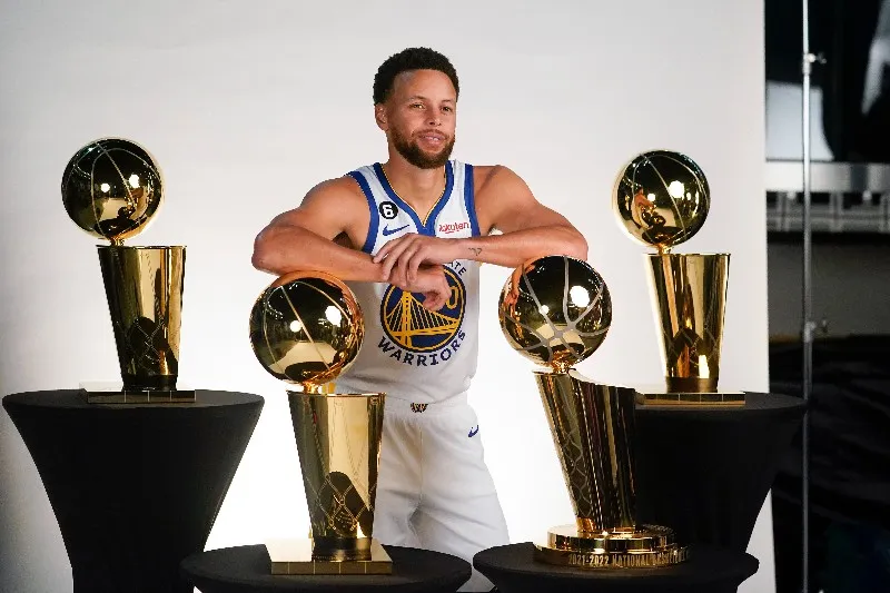 Stephen Curry durante un día de prensa de baloncesto de la NBA