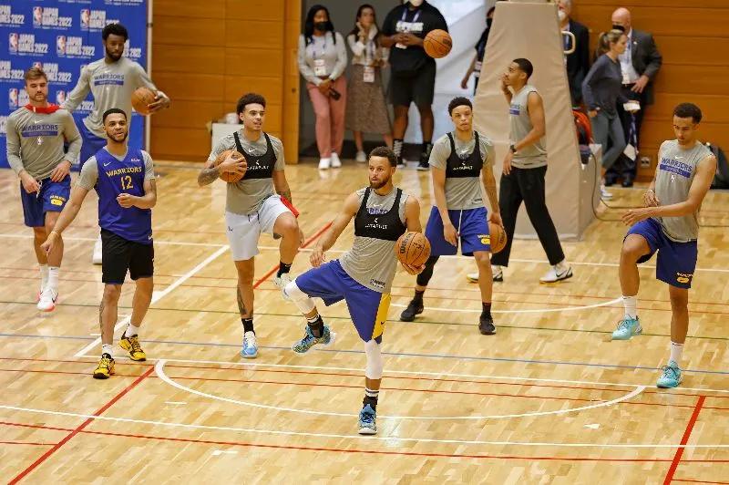 Stephen Curry en entrenamiento con Warriors