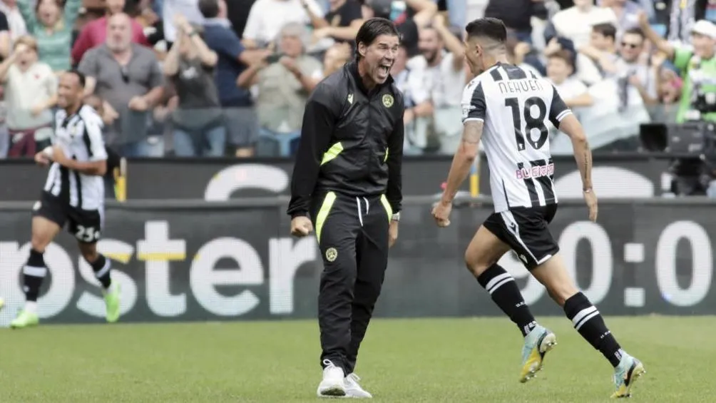 AP Sottil celebra con sus jugadores