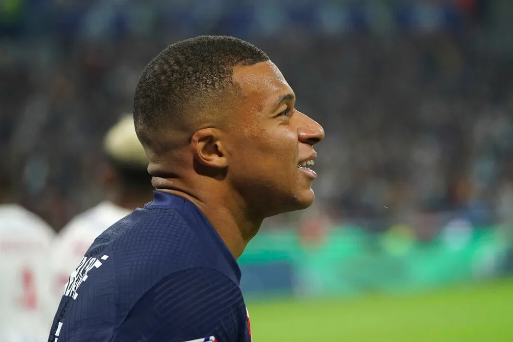 AP Kylian Mbappé previo a un partido con el PSG