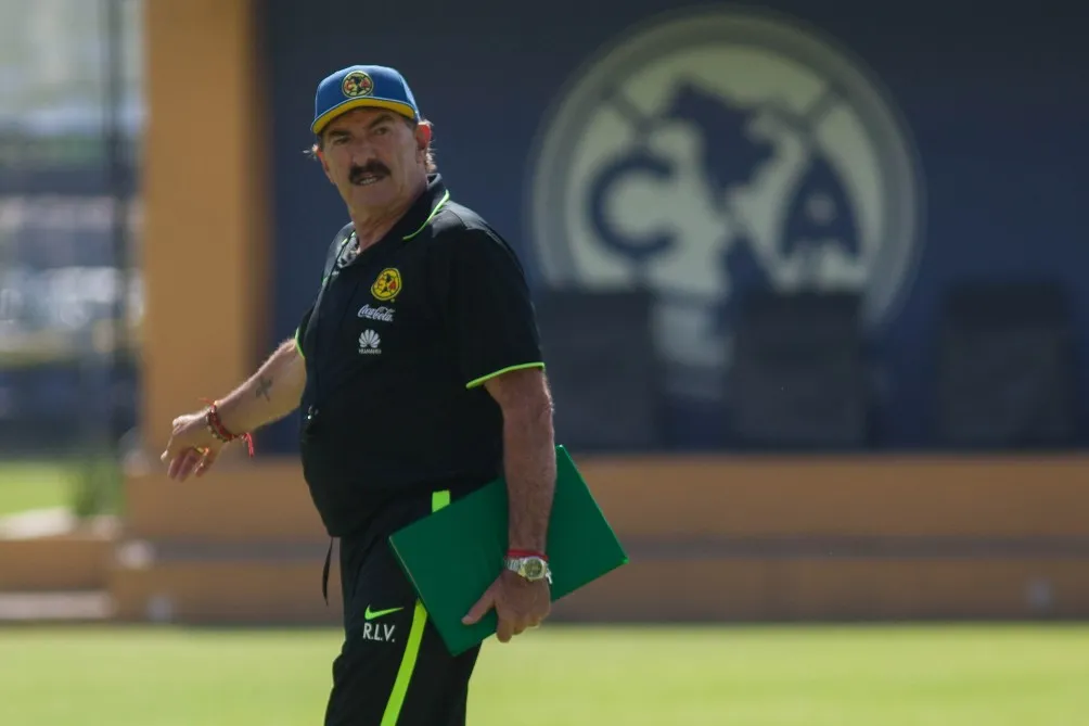 Ricardo La Volpe entrenando en el América