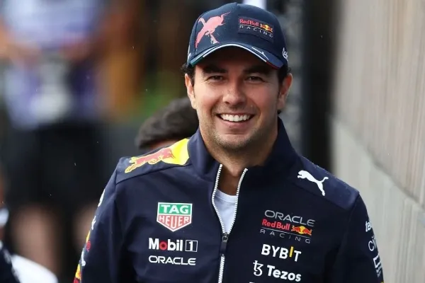 Checo Pérez finalizó en noveno en la segunda práctica