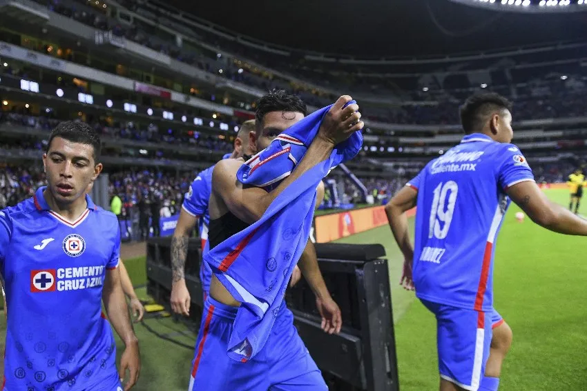 Antuna celebrando su gol vs Chivas