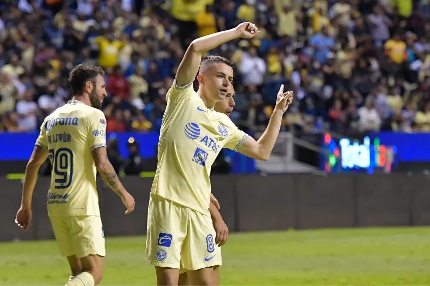 MEXSPORT Álvaro Fidalgo festejando un gol