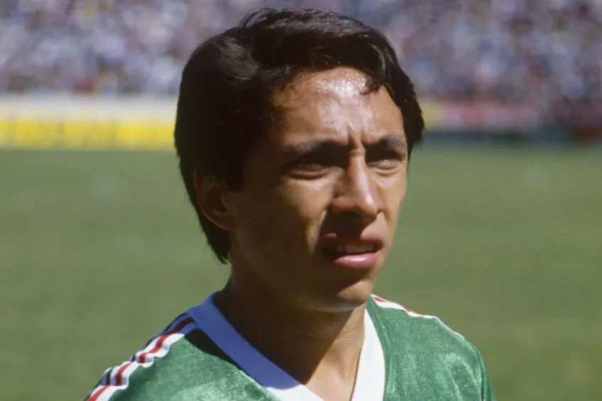 MEXSPORT Manuel Negrete en un partido de México