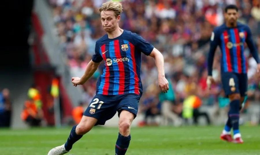 De Jong en juego con el Barcelona