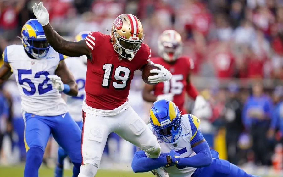 AP Deboo Samuel se escapa para anotar