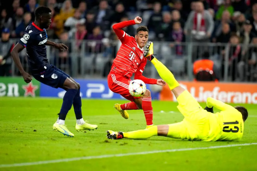 Jamal Musiala buscando anotar un gol