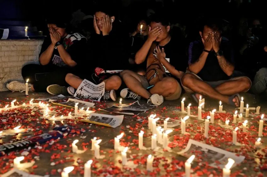 AP Fanáticos de Indonesia tras los hechos