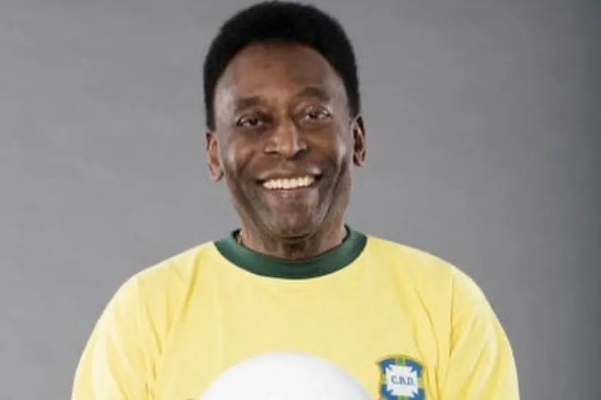 INSTAGRAM: @Pele Pelé con el jersey de Brasil