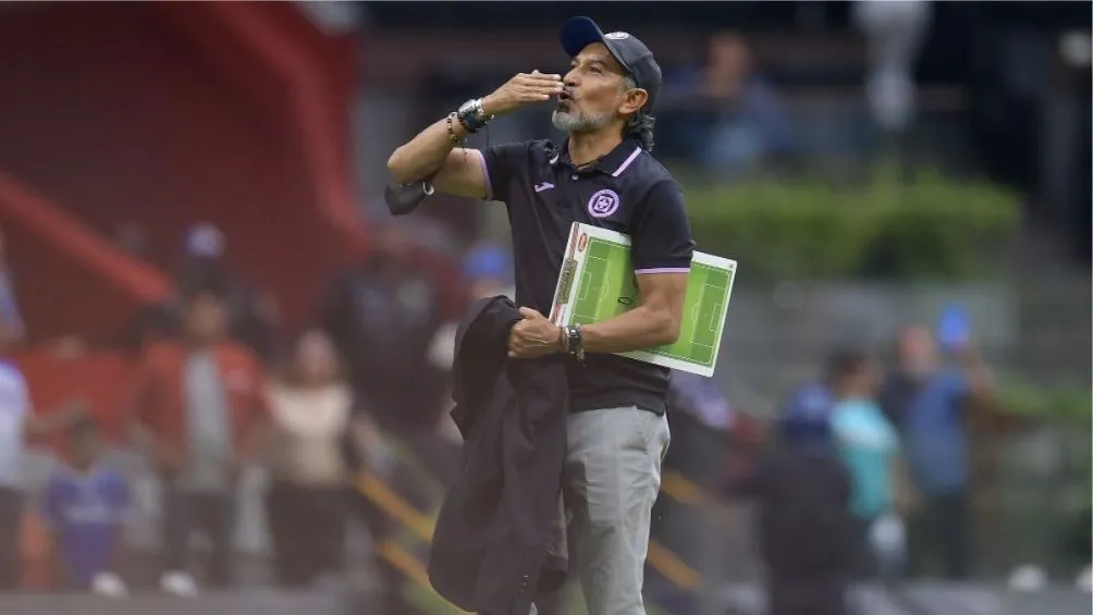 Gutiérrez celebrando con la afición