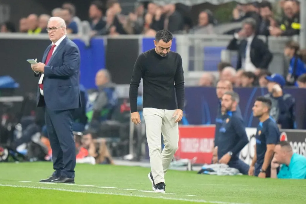 Xavi cabizbajo tras la derrota en Champions