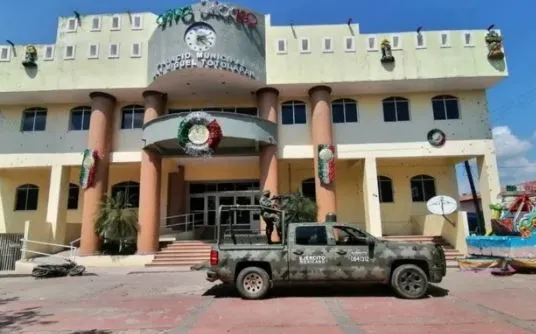 ESPECIAL Ejército resguarda la alcaldía tras el ataque