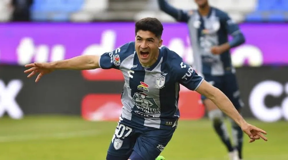 Nico Ibáñez en festejo con Tuzos