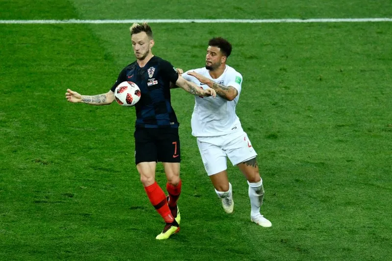 Kyle Walker marca a Rakitic en Rusia 2018
