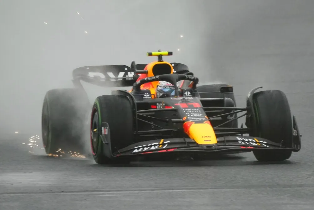 AP Checo Pérez en la P2 del Gran Premio de Japón