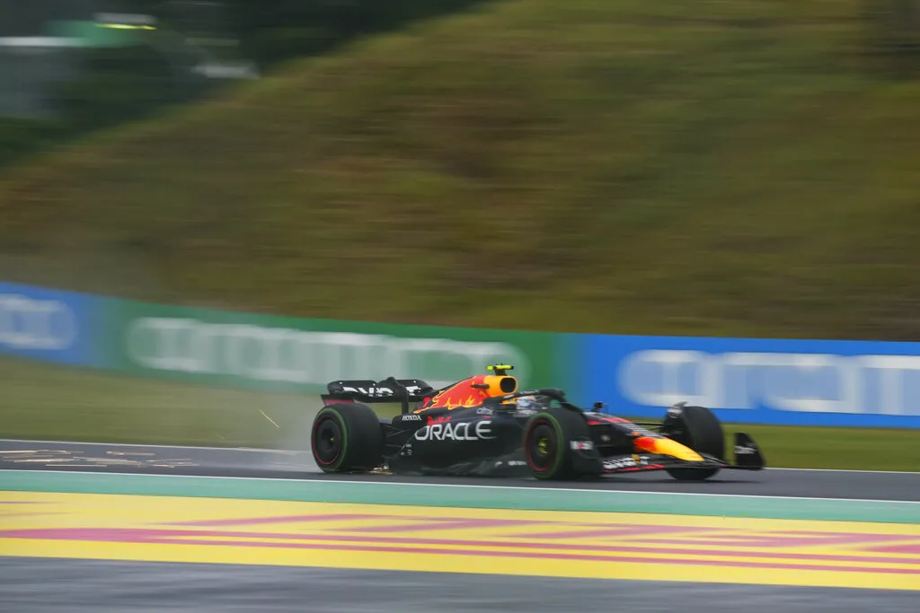 AP Checo Pérez corriendo en el Circuito de Suzuka