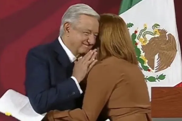 ESPECIAL La salida de Clouthier durante la conferencia