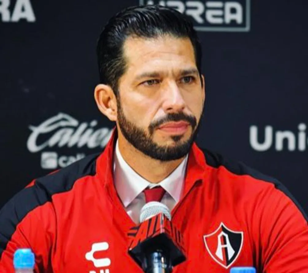 Benjamín Mora en conferencia de prensa