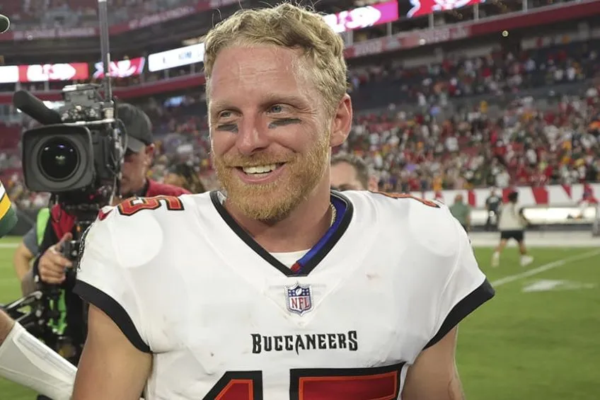 Cole Beasley tras un partido de los Buccaneers