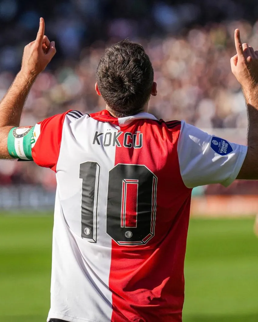 Kokcu en celebración de gol