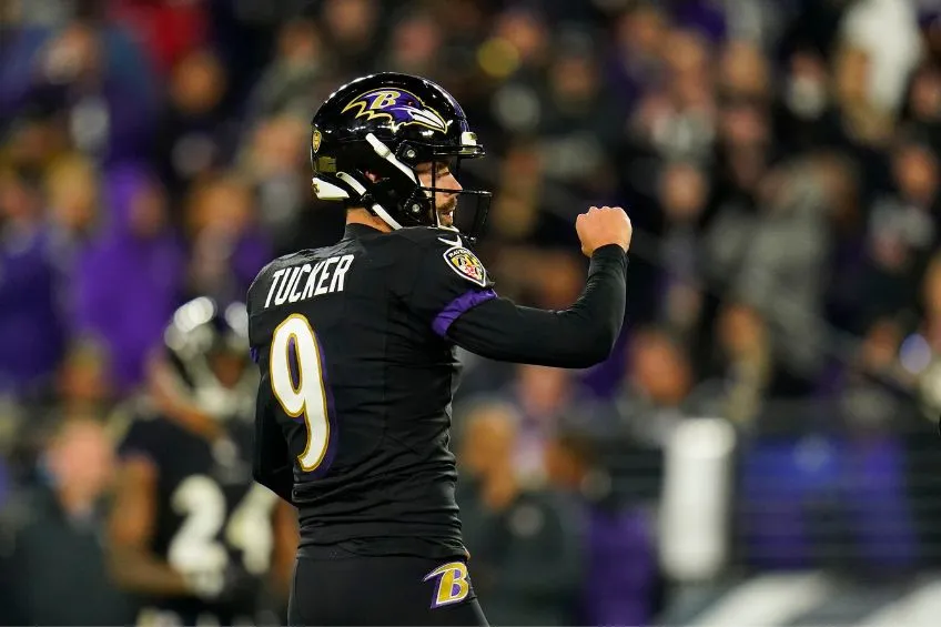 AP Justin Tucker durante un partido de los Ravens