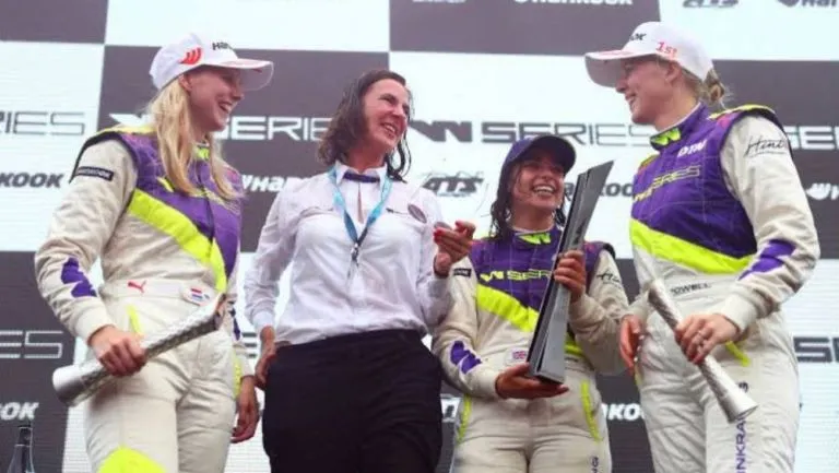 Pilotos celebrando un triunfo en la W Series