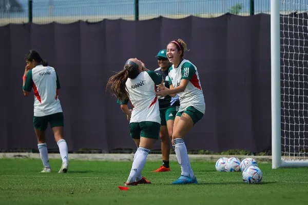 TWITTER @Miseleccionfem Tri Femenil Sub 17 durante entrenamiento en India 2022