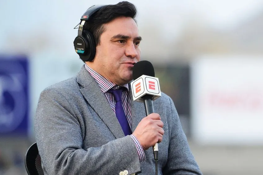 Jorge Pietrasanta durante una transmisión de un partido