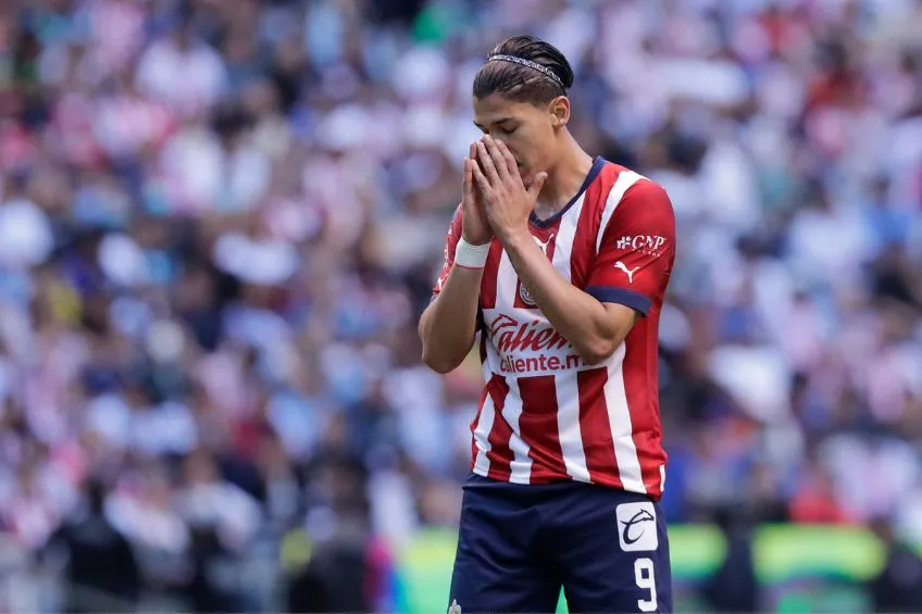 Ángel Zaldívar lamentando una falla