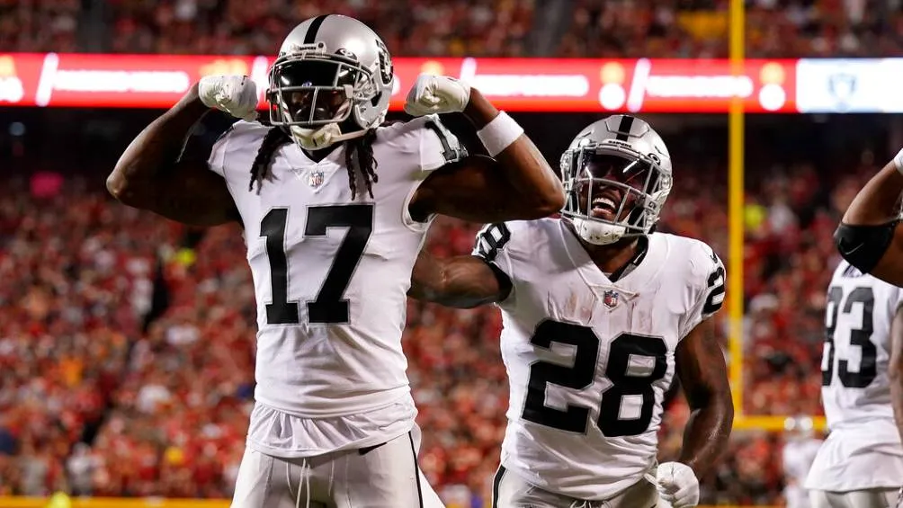 AP Davante Adams será suspendido de la NFL