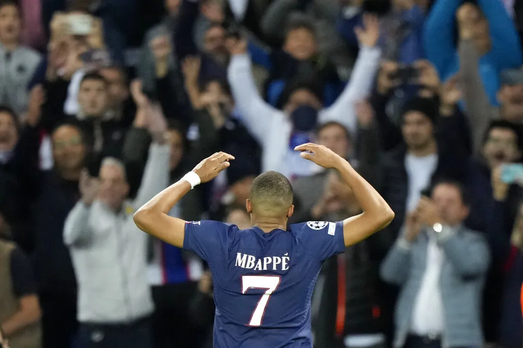 Kylian Mbappé en acción con PSG