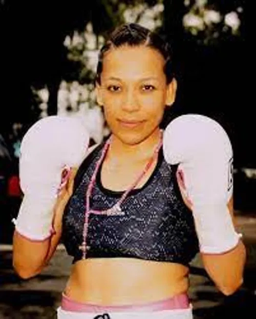 Ana Victoria Polon tuvo dos peleas por título