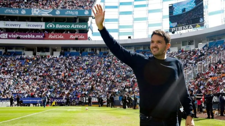 Nicolás Larcamón previo a un partido del Puebla