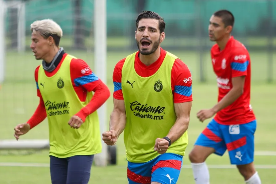 IMAGO7 Antonio Briseño durante un entrenamiento con Chivas