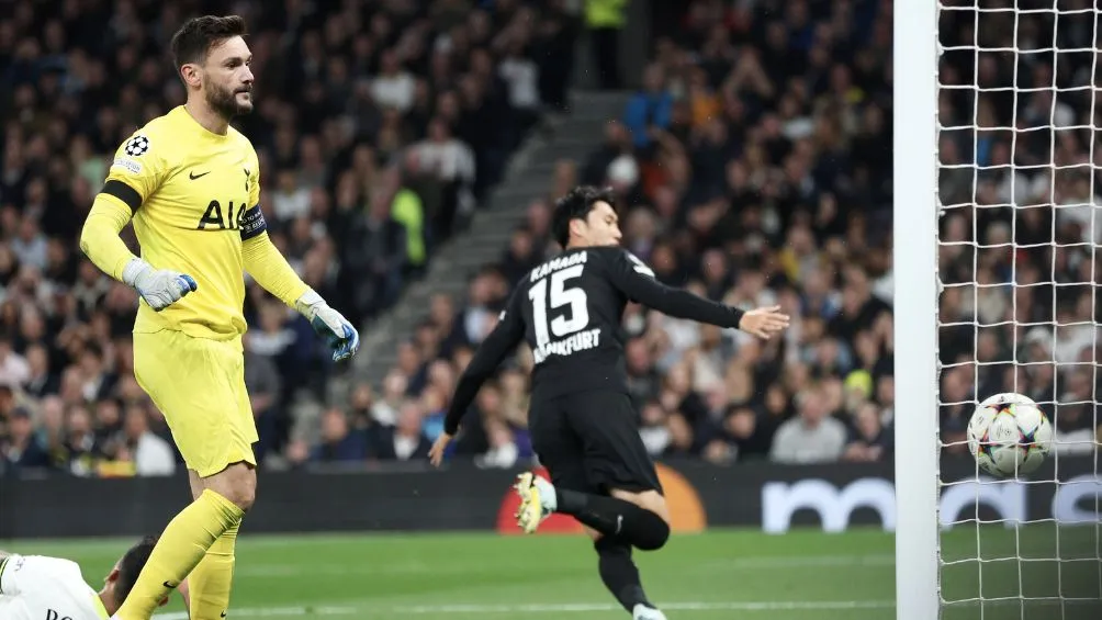 Kamada celebra el primer gol del Frankfurt