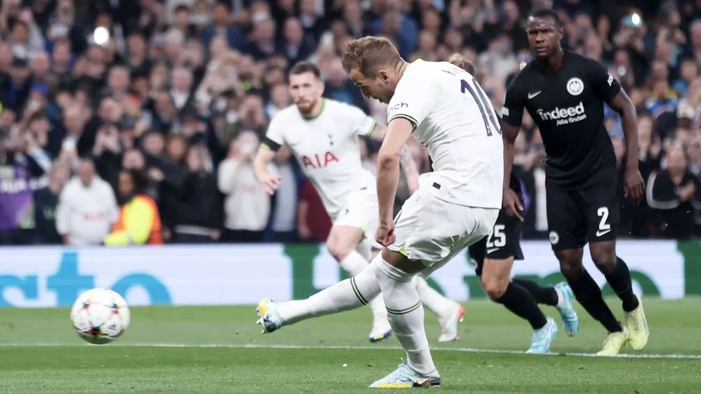 Harry Kane desde el manchón de penal