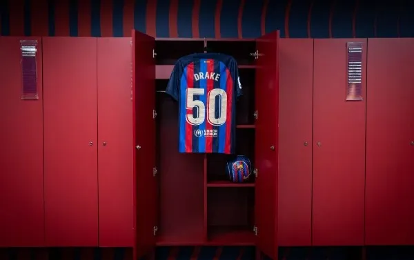 Camiseta del Barcelona en celebración al rapero Drake
